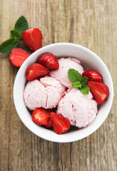 Strawberry ice cream