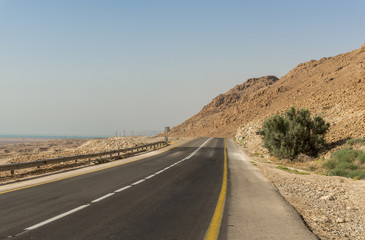 Road surrounding the dead sea from north to south 