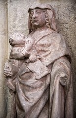 Fototapeta na wymiar Vierge à l'Enfant de Saulieu, Côte-d'Or, France