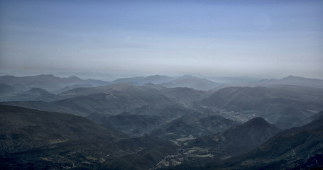 Les Alpilles vues du mont Ventoux à Sault, Vaucluse, France