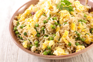 fried rice with pea and egg