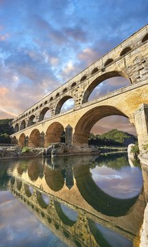 Roman aqueduct, Pont du Gard, Nimes, France, Europe