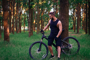 Obraz premium Handsome young man biking in the countryside