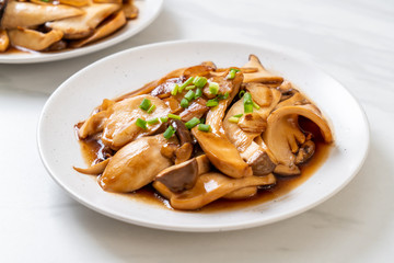 stir-fried king oyster mushroom in oyster sauce