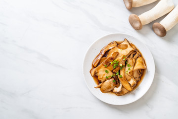 stir-fried king oyster mushroom in oyster sauce