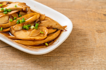 stir-fried king oyster mushroom in oyster sauce