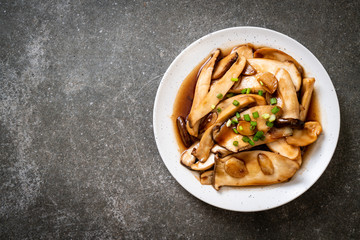 stir-fried king oyster mushroom in oyster sauce