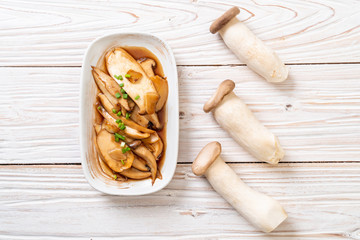 stir-fried king oyster mushroom in oyster sauce