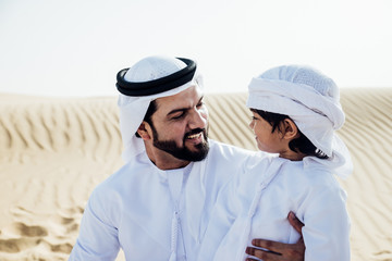 Obraz premium father and son spending time in the desert
