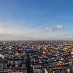 Fototapeta na wymiar Berlin Skyline von oben am Tag mit Himmel
