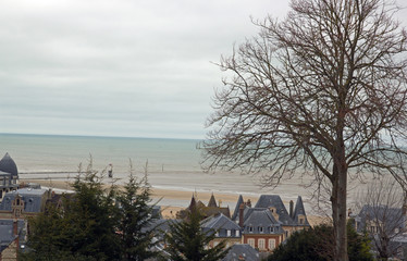 La plage de Trouville vue du haut de la ville (Trouville Normandie France)