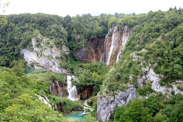 Fototapeta na wymiar view of waterfalls in Plitvice Lakes