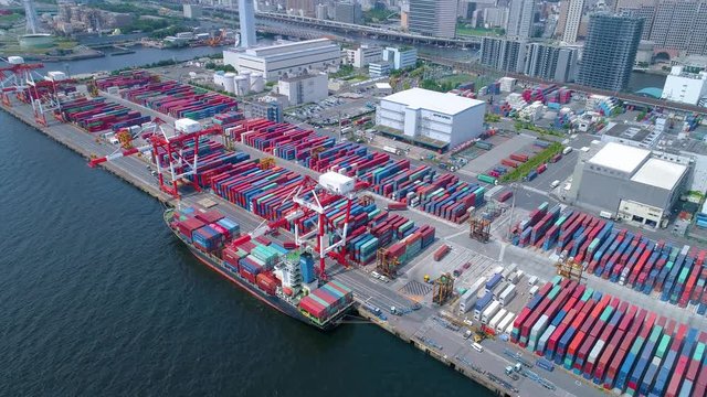 コンテナ・コンテナ船