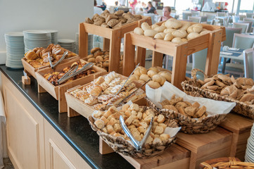 arrangement of various breads