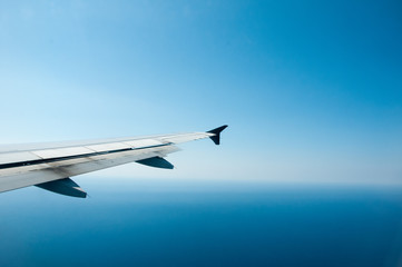 Fototapeta na wymiar plane wing with blue sky