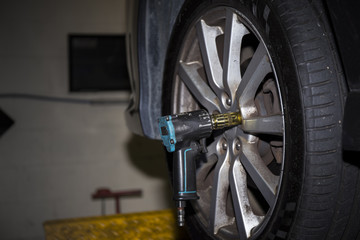 Fototapeta premium changing the car tire process