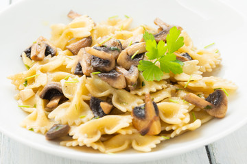 Farfalle ai funghi, cibo italiano