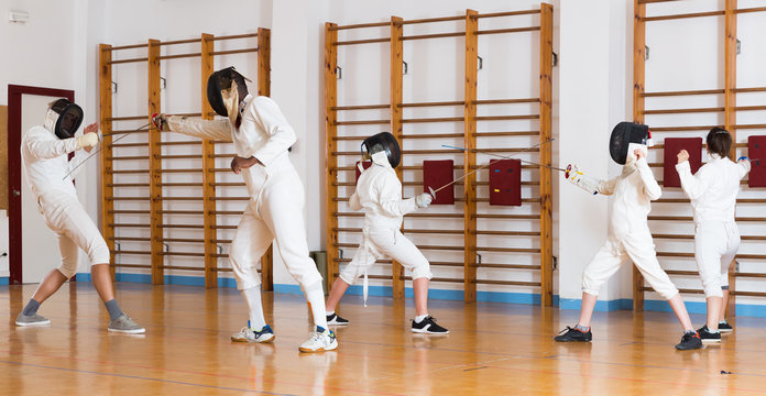 fencers trains in duels