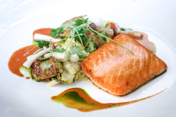 grilled salmon with sauce lemon and tomato
