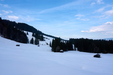 Hütten im Schnee