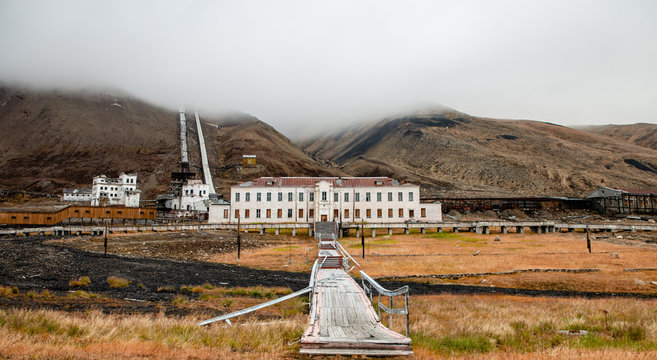 Die verlassene russische Exklave Pyramiden in der Arktis