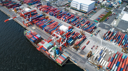 Obraz premium コンテナ・コンテナ船