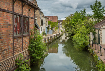 The river Serein running through the town of Chablis, Burgundy, France
