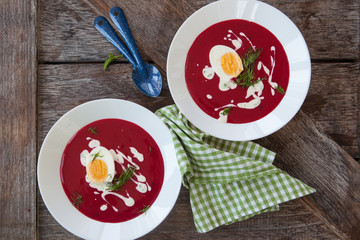 Hausgemachte Rote-Beete-Suppe