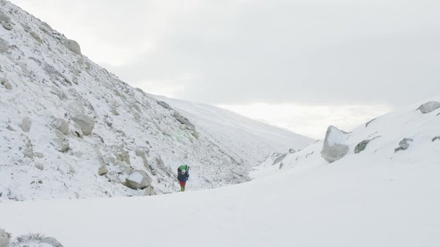 Porters with heavy load on the Larke Pass in Nepal, 5100m altitude.