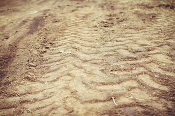 the wheel marks on the dusty road