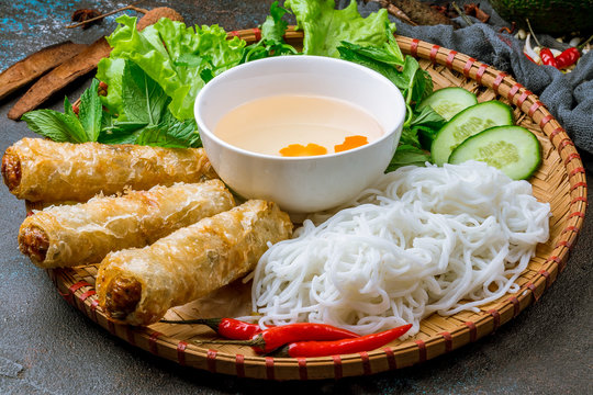 vietnamese food spring rolls and noodle