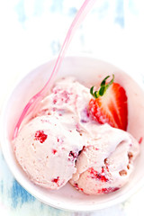 Strawberry cream ice cream in white bowl 