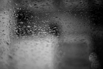 Wassertropfen auf Scheibe