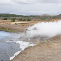 Landschaft mit Fumarole beim Mývatn Nature Bath / Kieselgurwerk in Nord-Island