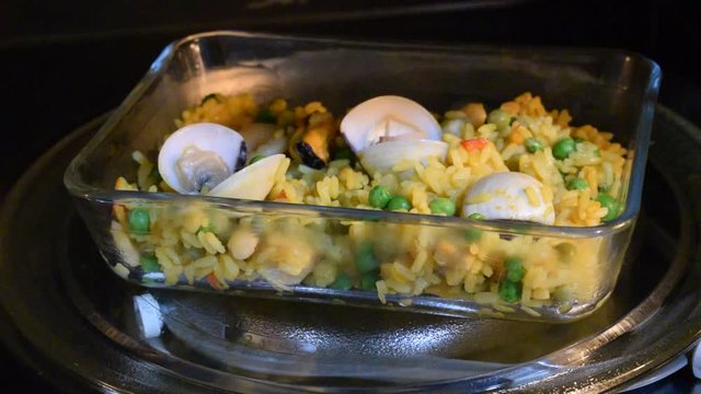 &Phi;&omicron;ύ&rho;&nu;&omicron;&sigmaf; &mu;&iota;&kappa;&rho;&omicron;&kappa;&upsilon;&mu;ά&tau;&omega;&nu; Forno a microonde Microwave oven Horno de microondas video Paella Four &agrave; micro-ondes Mikrowellenherd فرن ميكرويف Mikrovalna pećnica 