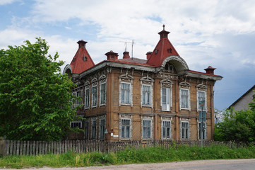 Fototapeta na wymiar Wooden house of the early 20th century in Krasny Kholm. Russia, Tver region