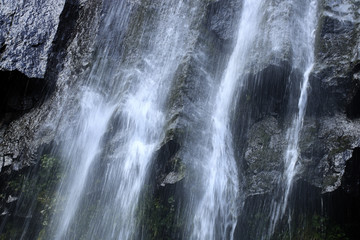 Fototapeta na wymiar Chutes d'eau dans le Cantal