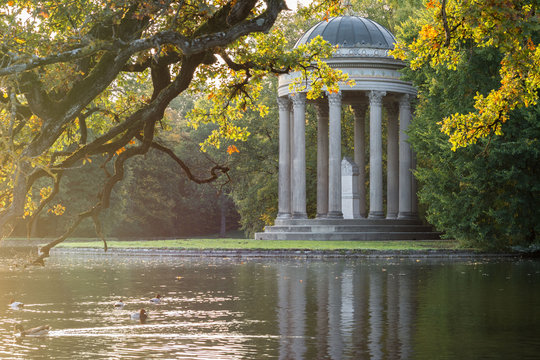 monopteros in nymphenburgpark