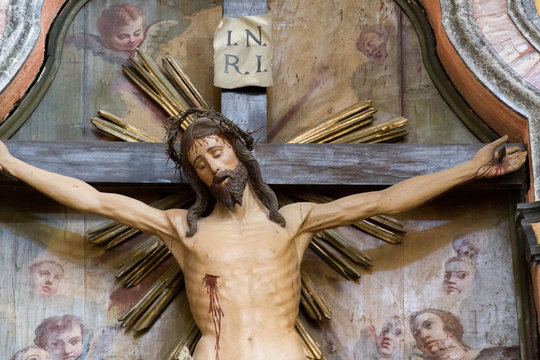 Pavia, Italy. 13 February 2017. Jesus Christ on the cross in the Duomo di Pavia (Pavia Cathedral)