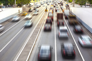 car traffic on the Avenue in the city