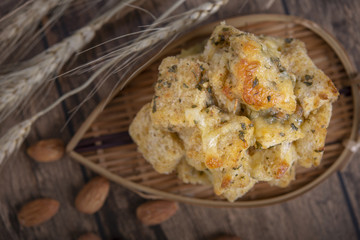 top view cube garlic bread in bamboo basket and on the table