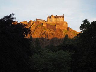 Obraz premium Edinburgh castle at sunset