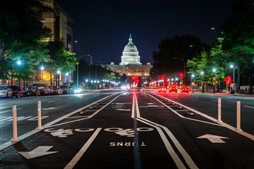 Fototapeta premium Bike lanes on Pennsylvania Avenue and the United States Capitol at night, in Washington, DC.