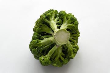 Brocoli fondo blanco nadir a derecha