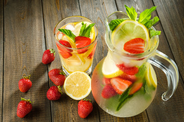 Lemonade with lemon and strawberry, mint and ice