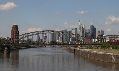 Fototapeta na wymiar Frankfurter Skyline von Osten gesehen