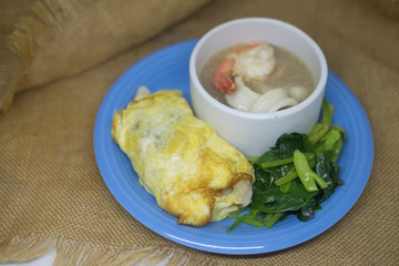 Stir fried noodle seafood in gravy
