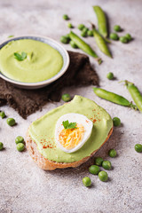 Bruschetta with green peas puree and egg