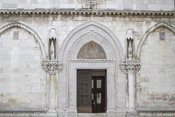 Portal des Domes in Koper