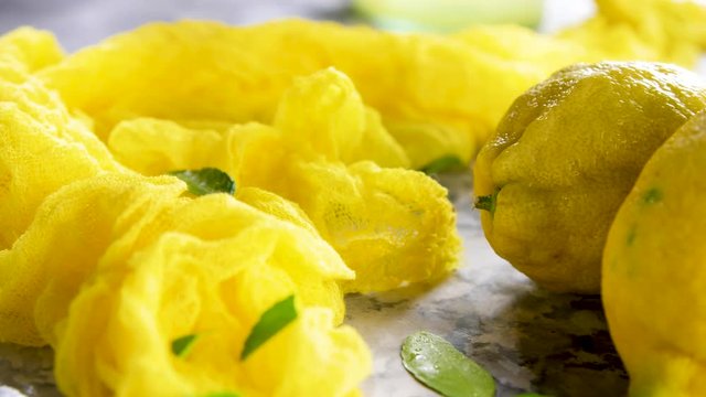 Frische Bio Zitronen (video)